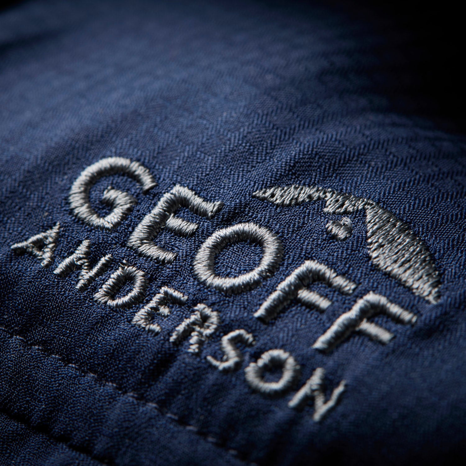Ezmar-Light-Langaermet-Blaa-Geoff-Anderson-Closeup-2.jpg
